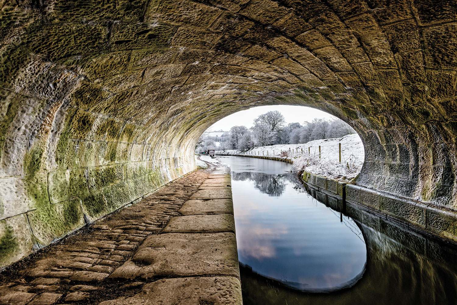 01-Macclesfield-Canal-in-Sutton